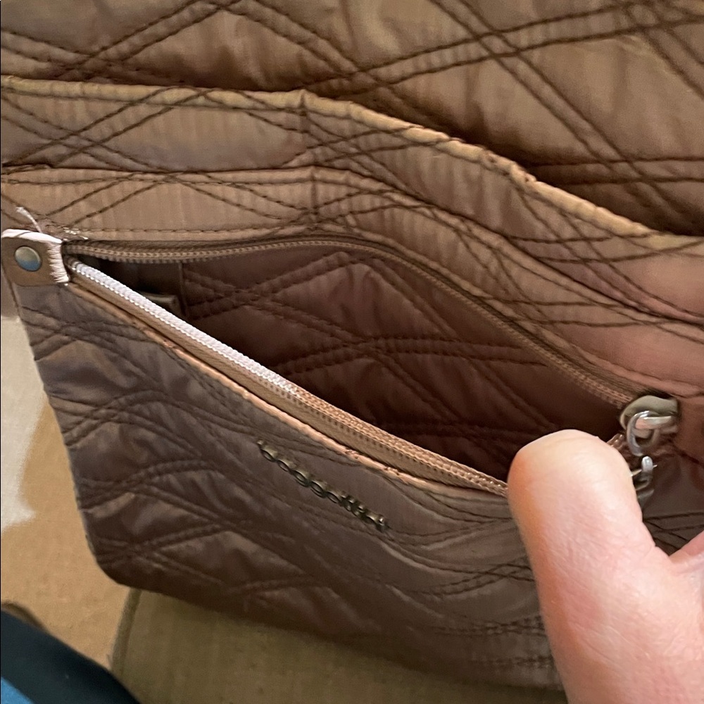 Baggallini Metallic Pink Quilted Crossbody Bag and Wristlet - Picture 3 of 7